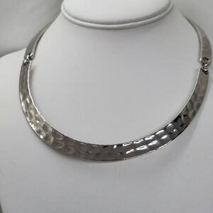 Silver Tone Hammered Collar Necklace‎